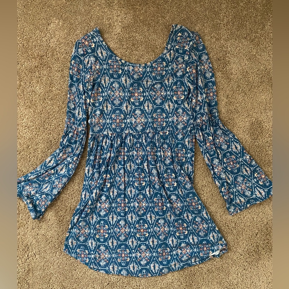 Flowy dress with bell sleeves